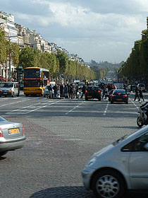 Blick vom Arc de Triomphe aus in Richtung Place de la Concorde