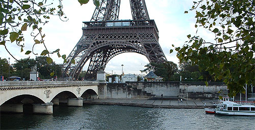 Eiffelturm an der Seine